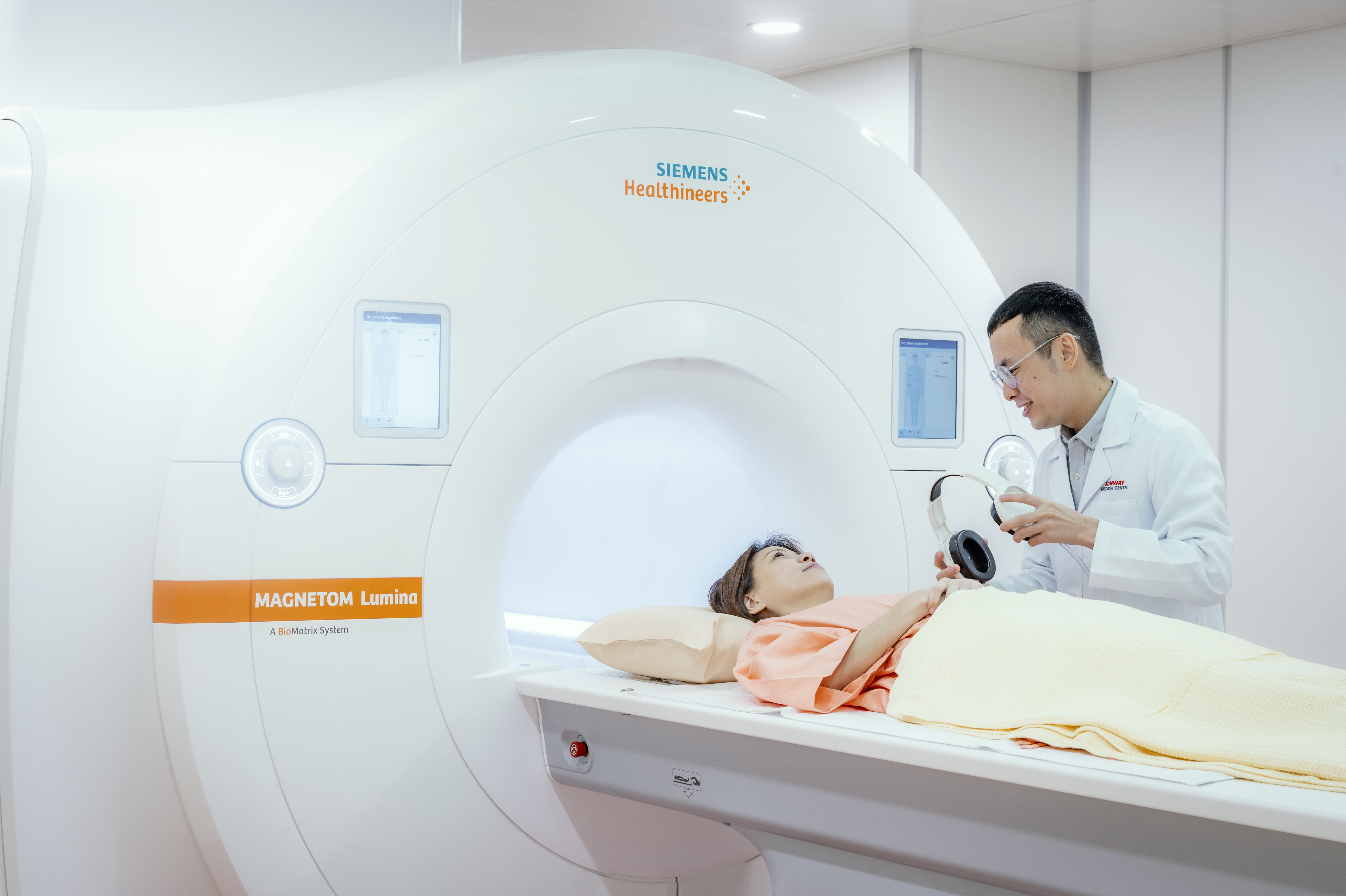 MRI (Magnetic Resonance Imaging)